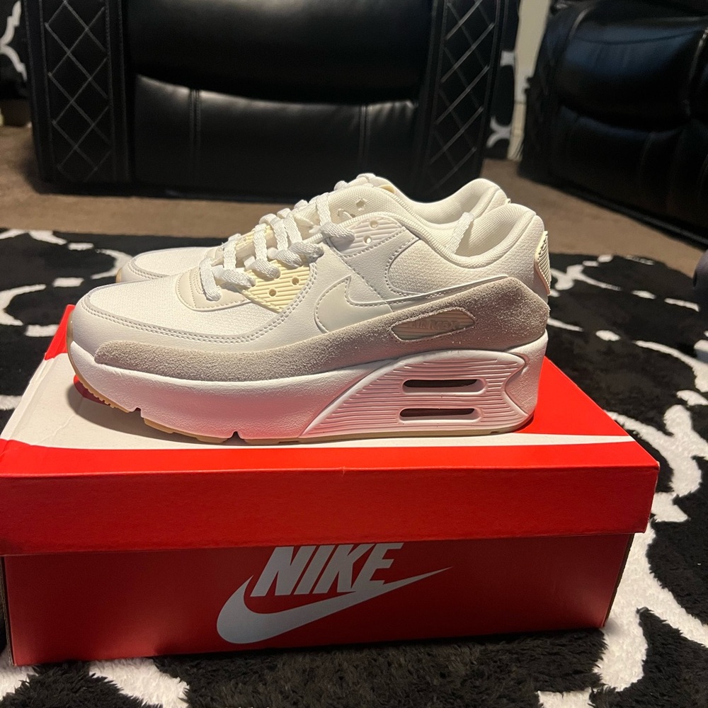 Nike Air Max 90 LV8